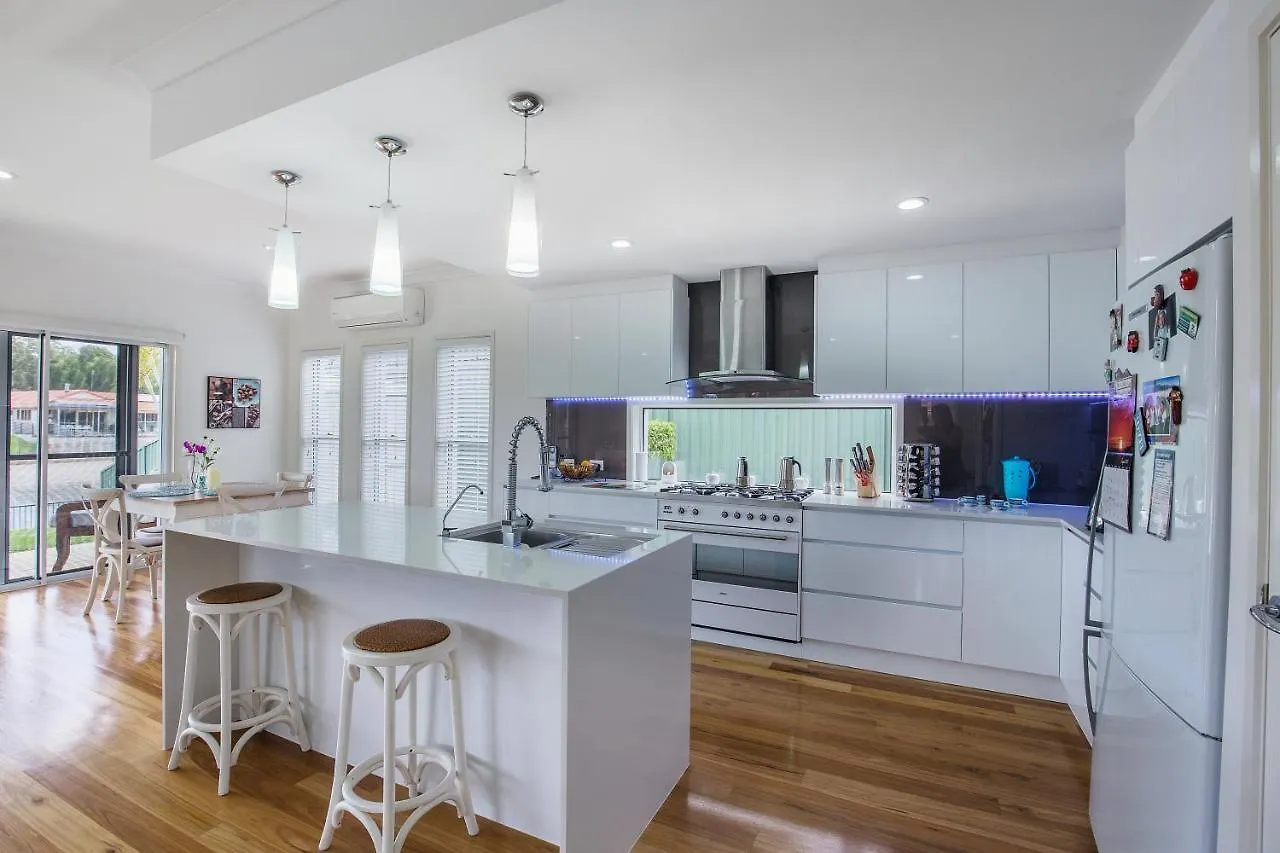 Guest house 5 Star Water Front Luxury, Ava Gold Coast
