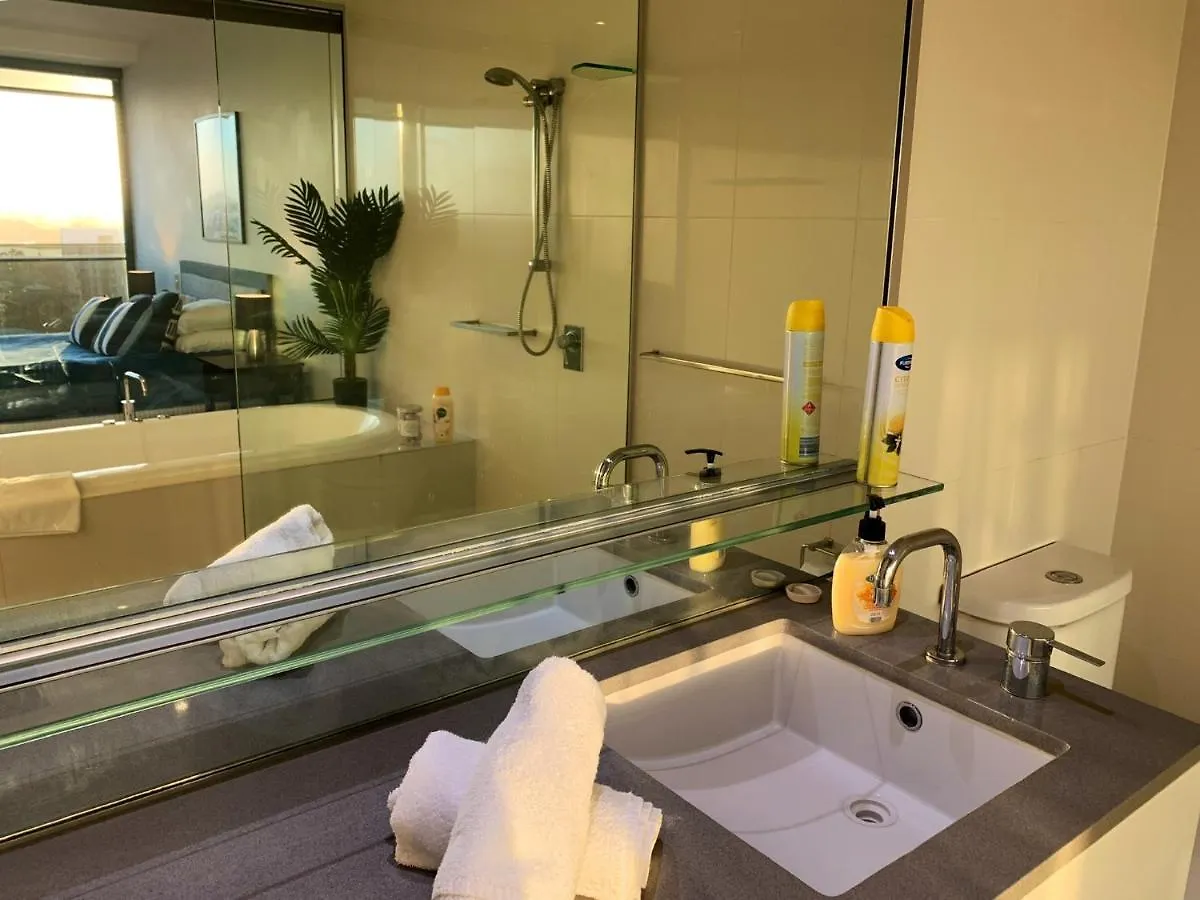 Beachview Surfers 2bd Lux Apartment