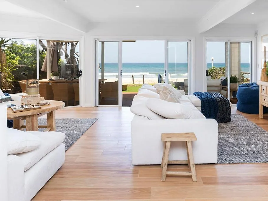 Absolute Beachfront Family Size Villa Gold Coast