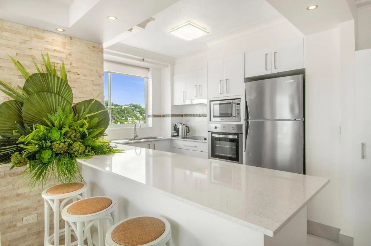 Apartment Glamorous Unit With Pools, Balcony & Ocean Vistas