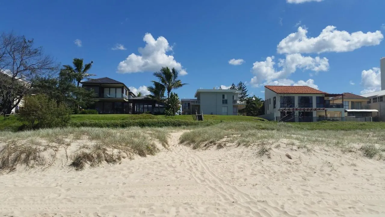 Fantastic 2brm Absolute Beachfront Apartment, Hedges Avenue Mermaid Beach Lejlighed