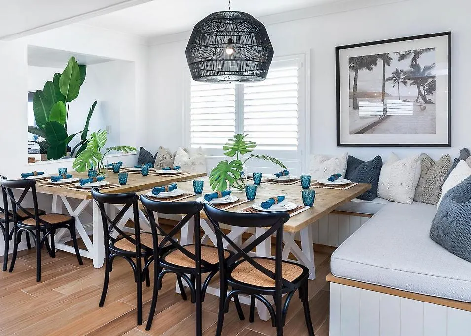 Villa Absolute Beachfront Family Size Gold Coast