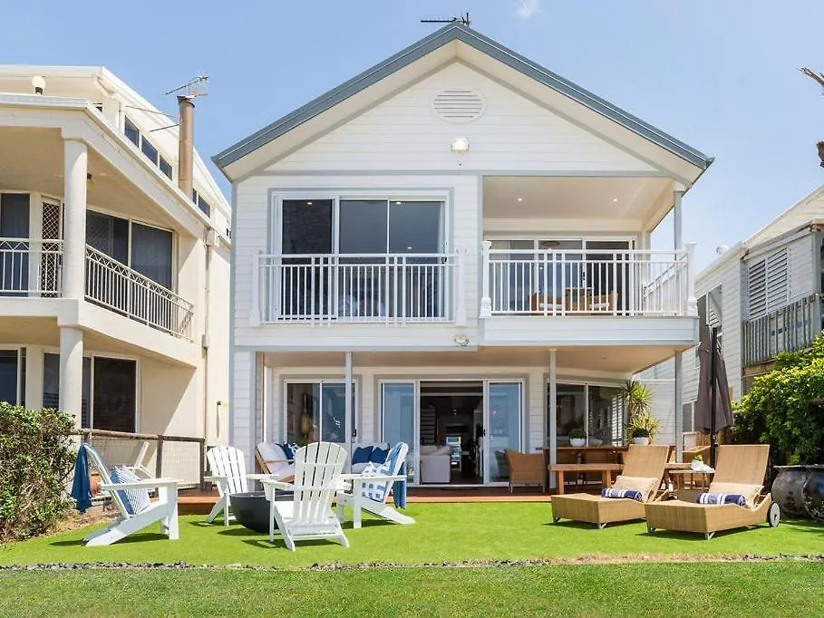 Absolute Beachfront Family Size Villa *