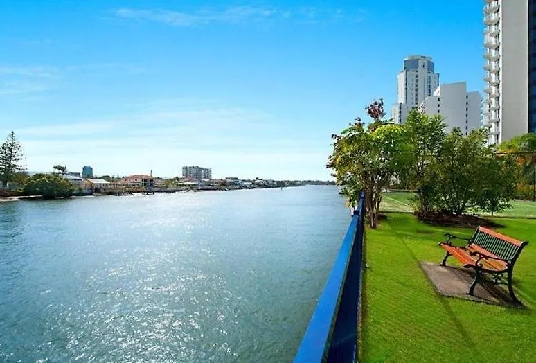 Relax With & River Views In 3br W/ Pool Gold Coast