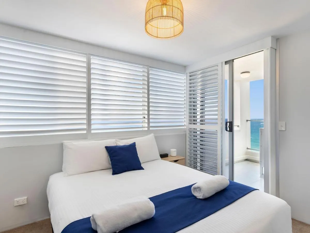 The Penthouses Absolute Beachfront - Gchm