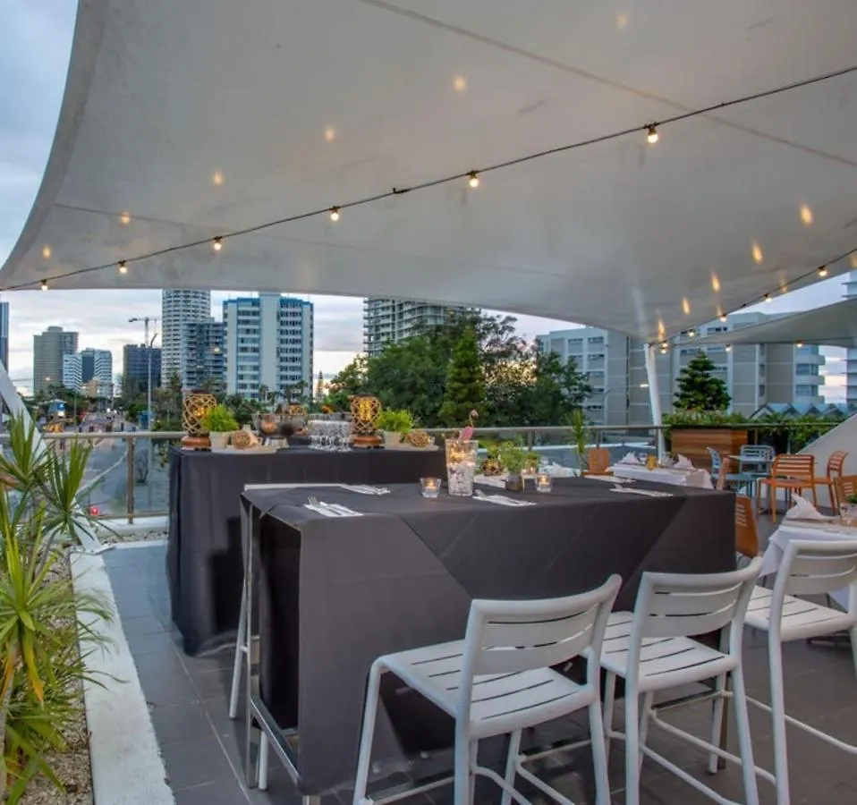 Surfers Paradise Waterfront & Views Inn