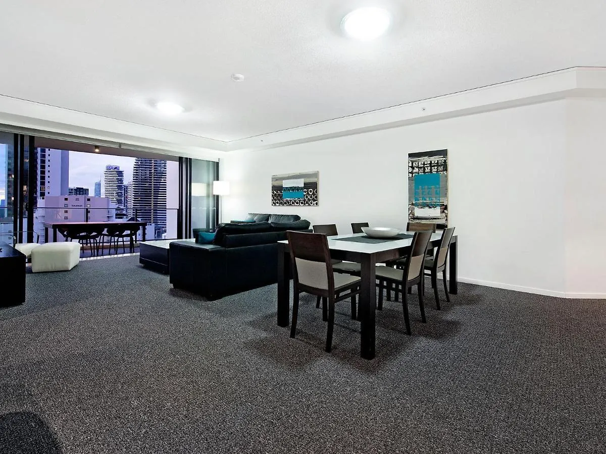 Apartment Large Modern 3 Bedroom With Views - Coasthm *