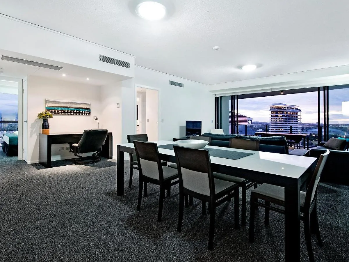 Large Modern 3 Bedroom With Views - Coasthm