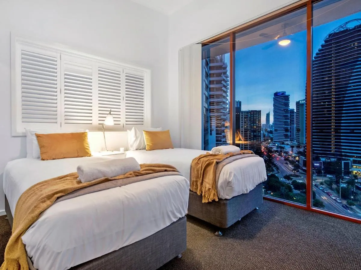 Amazing 3 Bed Penthouse With Bath And Private Rooftop Terrace * Gold Coast