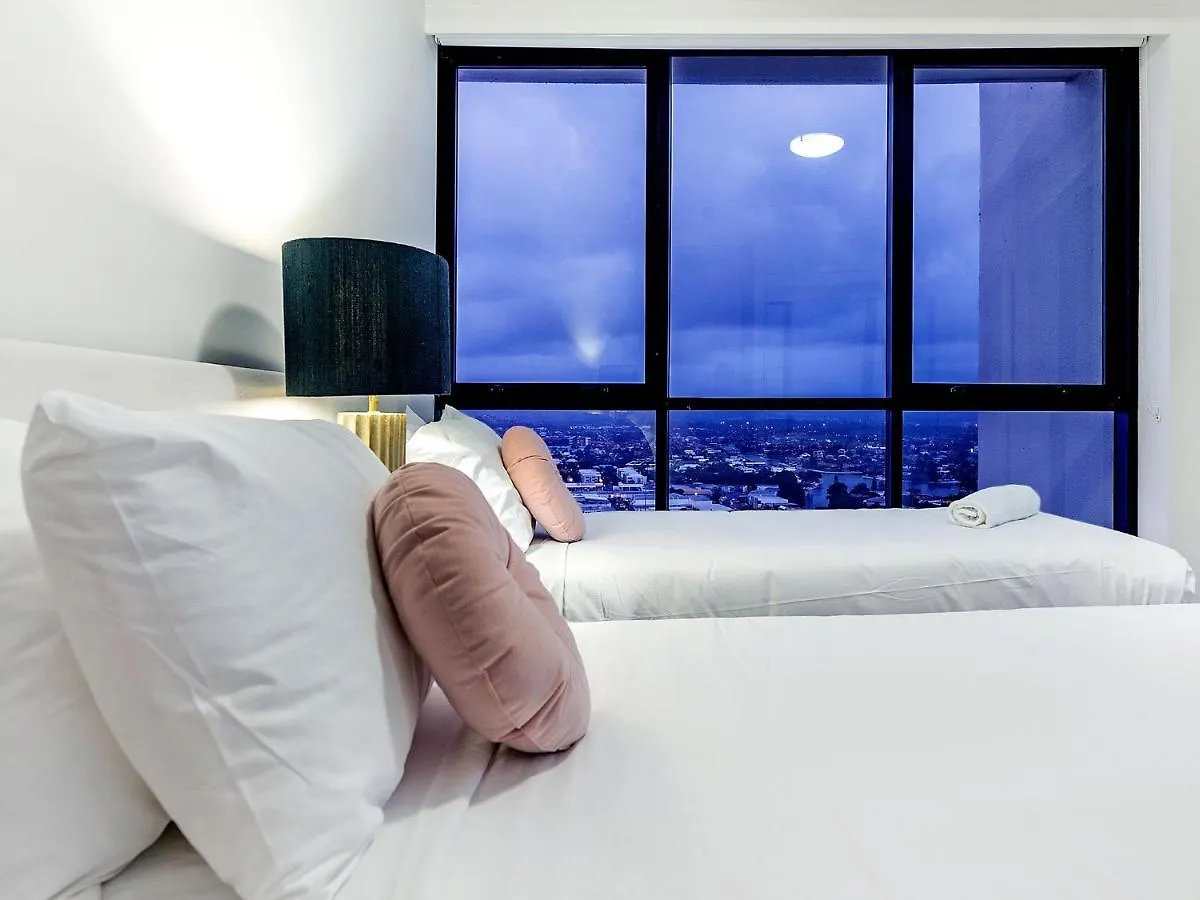 Apartment Stunning And Spacious With Ocean Views Sierra Grand Broadbeach - Gchm