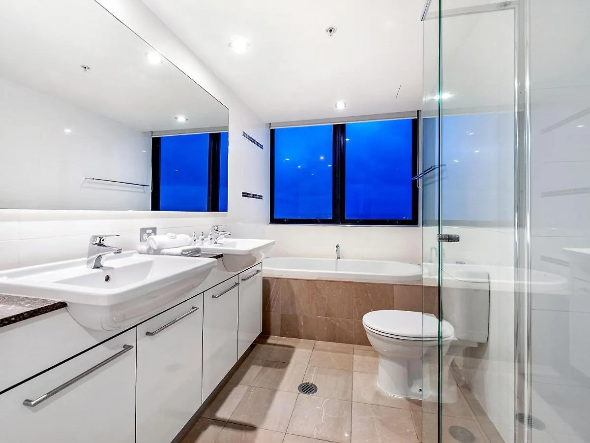 Stunning And Spacious With Ocean Views Sierra Grand Broadbeach - Gchm *