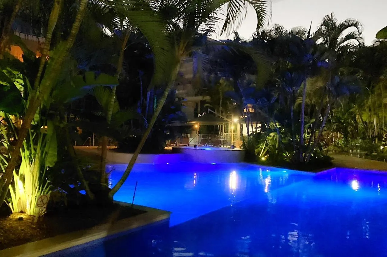 2 Bedroom , Hope Island , Living *