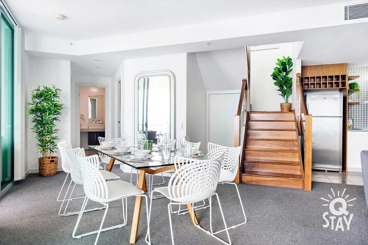 아파트 Executive Penthouse With Rooftop - Amazing! - Wings Surfers Paradise