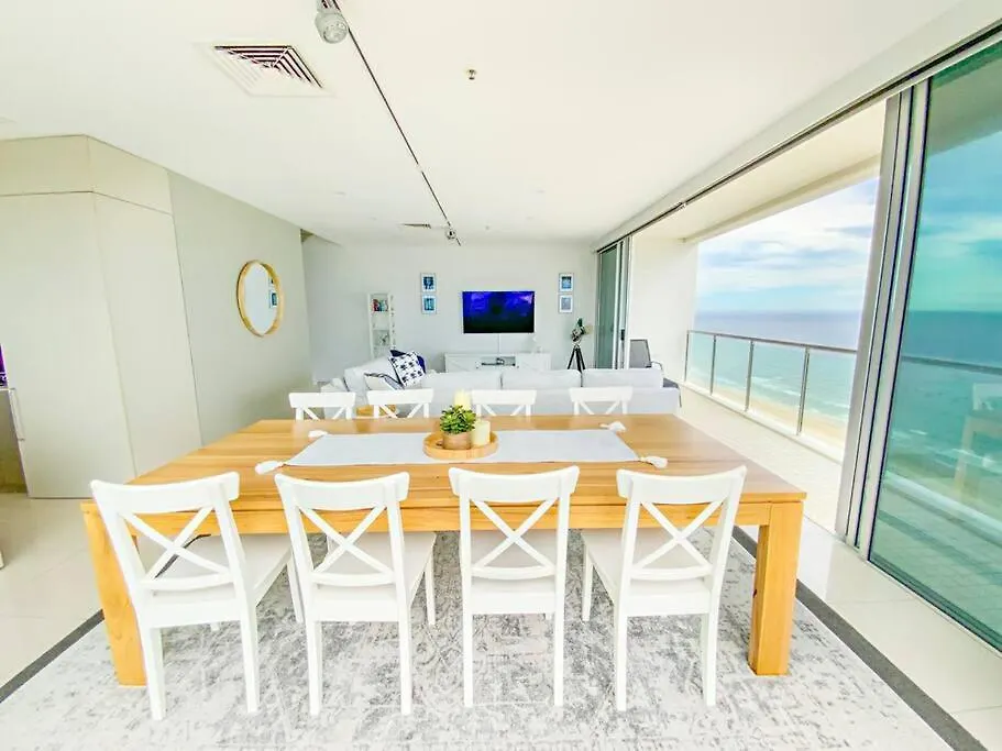 Air On Broadbeach Beachfront 2level Stunning With 180 Degree Views