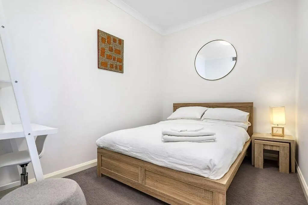 Apartment Perfectly Located 2 Bedroom Hope Island Gem... *