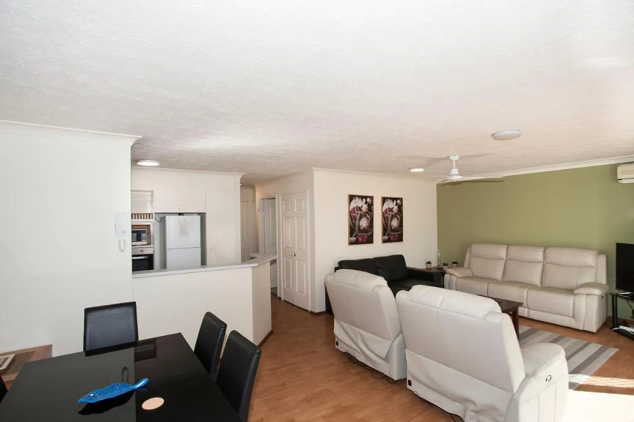 Surfers Tradewinds Hotel 3*