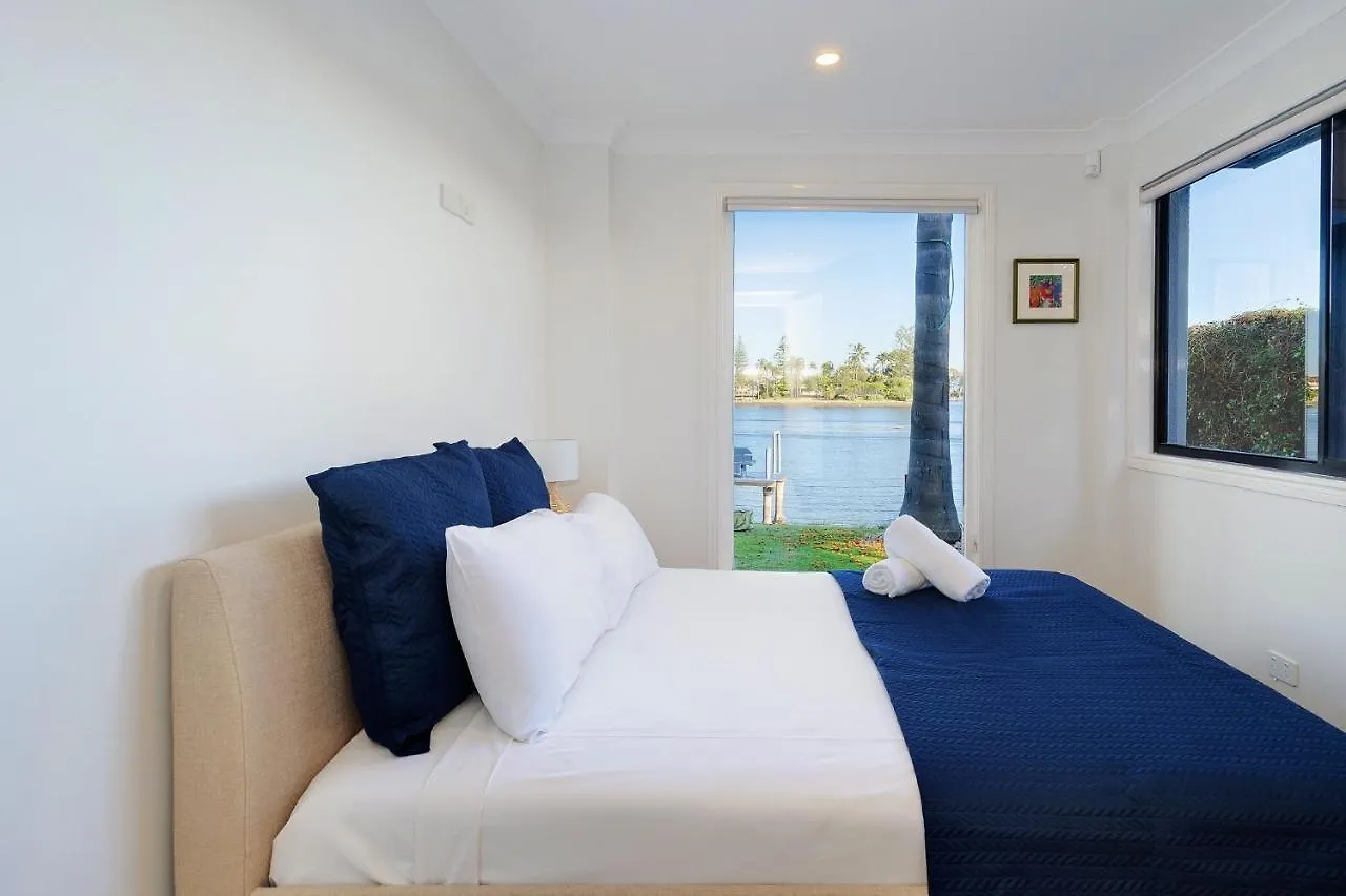 Surfers Paradise Unique 7-bedrooms Waterfront Villa Gold Coast