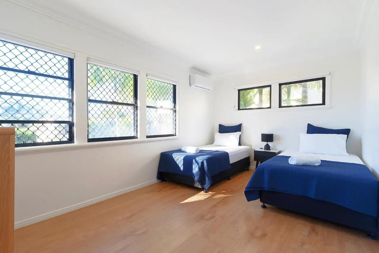 Surfers Paradise Unique 7-bedrooms Waterfront Villa Gold Coast