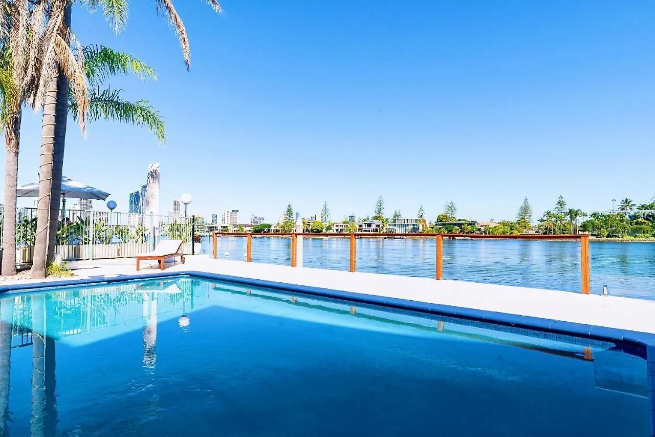 Surfers Paradise Unique 7-bedrooms Waterfront * Gold Coast