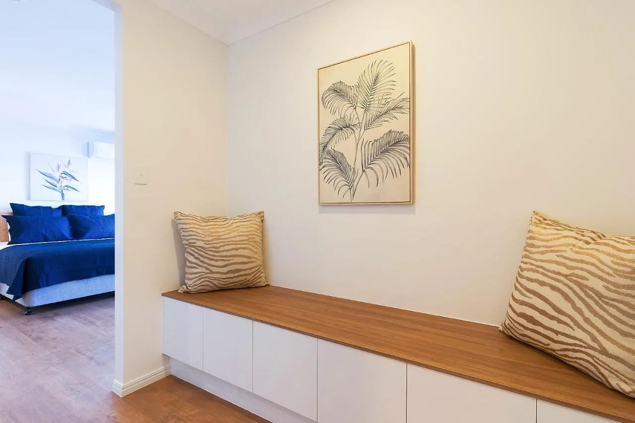 Surfers Paradise Unique 7-bedrooms Waterfront Villa Gold Coast