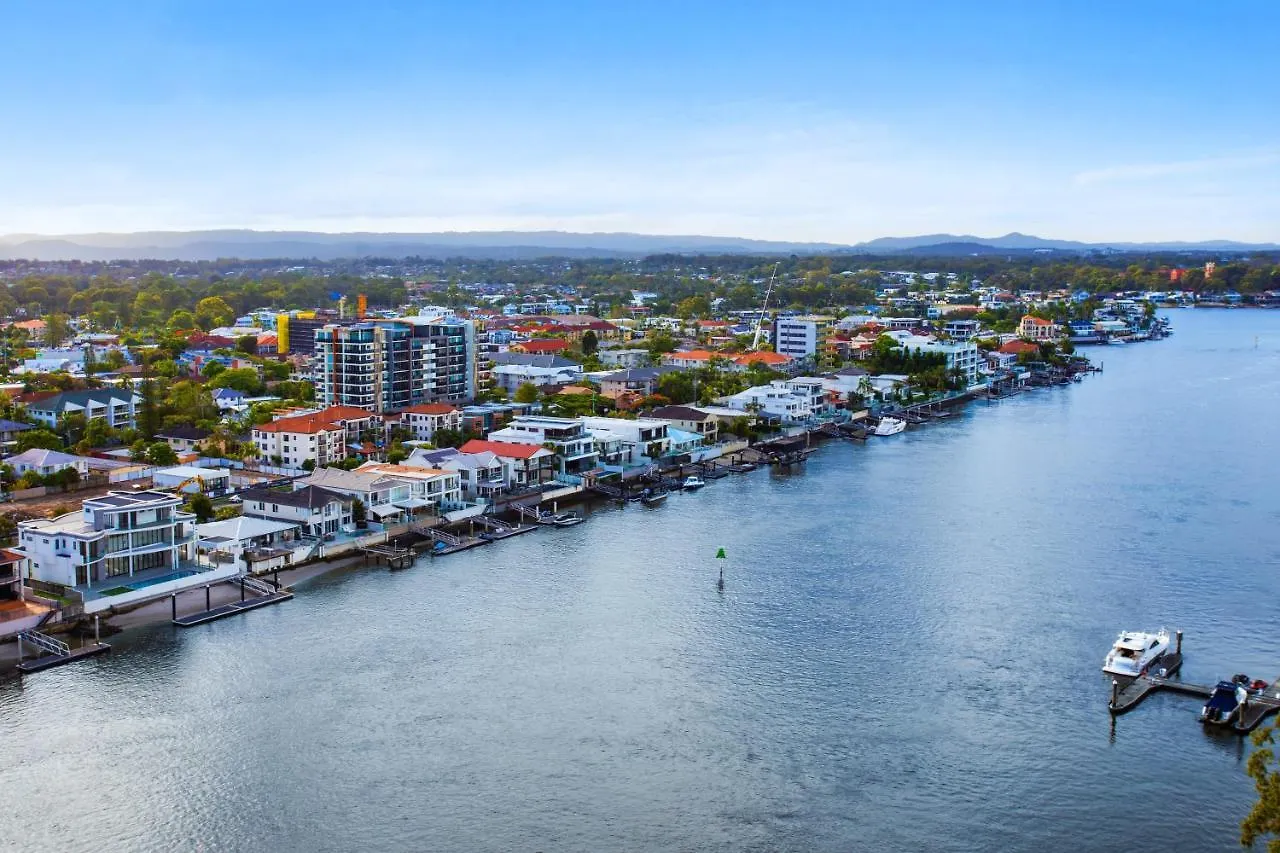 Relax With & River Views In 3br W/ Pool Gold Coast