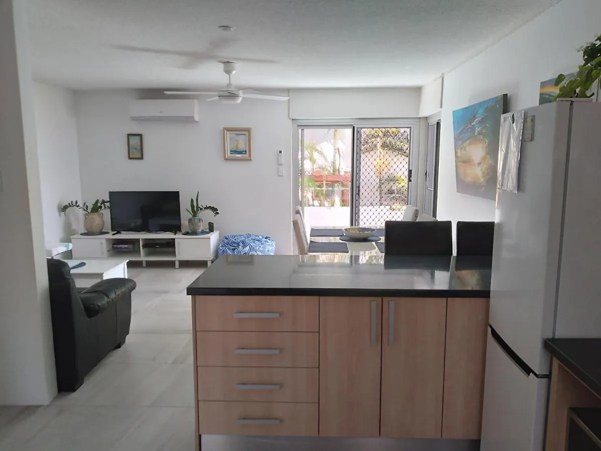 Fantastic 2brm Absolute Beachfront Apartment, Hedges Avenue Mermaid Beach Lejlighed