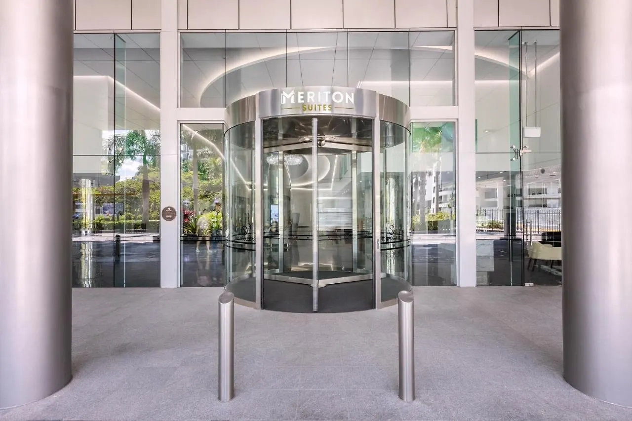 Hotel Meriton Southport 5*