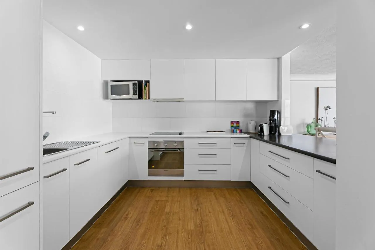 Spacious Beachfront 2-bed With Stunning Oceanview Gold Coast