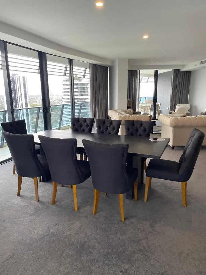 Apartamento 4 Bedroom Luxury Sub Penthouse Oracle Broadbeach Level 31 Magnificent Views 260m2 Family Skyhome Sleeps 8 Adults And 2 Children, Sofa Bed Portacot, High Chair To Everything Skyhome 5 Star *