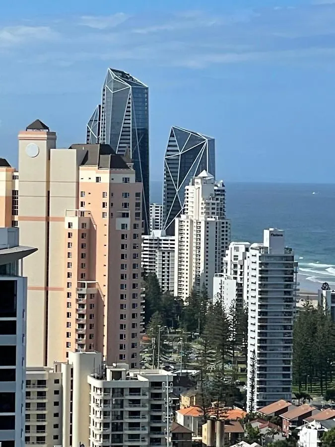 Apartamento 4 Bedroom Luxury Sub Penthouse Oracle Broadbeach Level 31 Magnificent Views 260m2 Family Skyhome Sleeps 8 Adults And 2 Children, Sofa Bed Portacot, High Chair To Everything Skyhome 5 Star Gold Coast