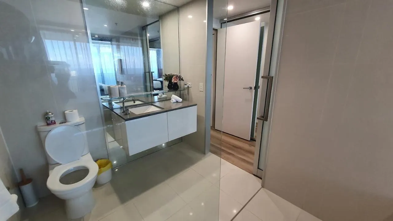 Oceanview Oasis 2br - 5mins To - Family Apartment