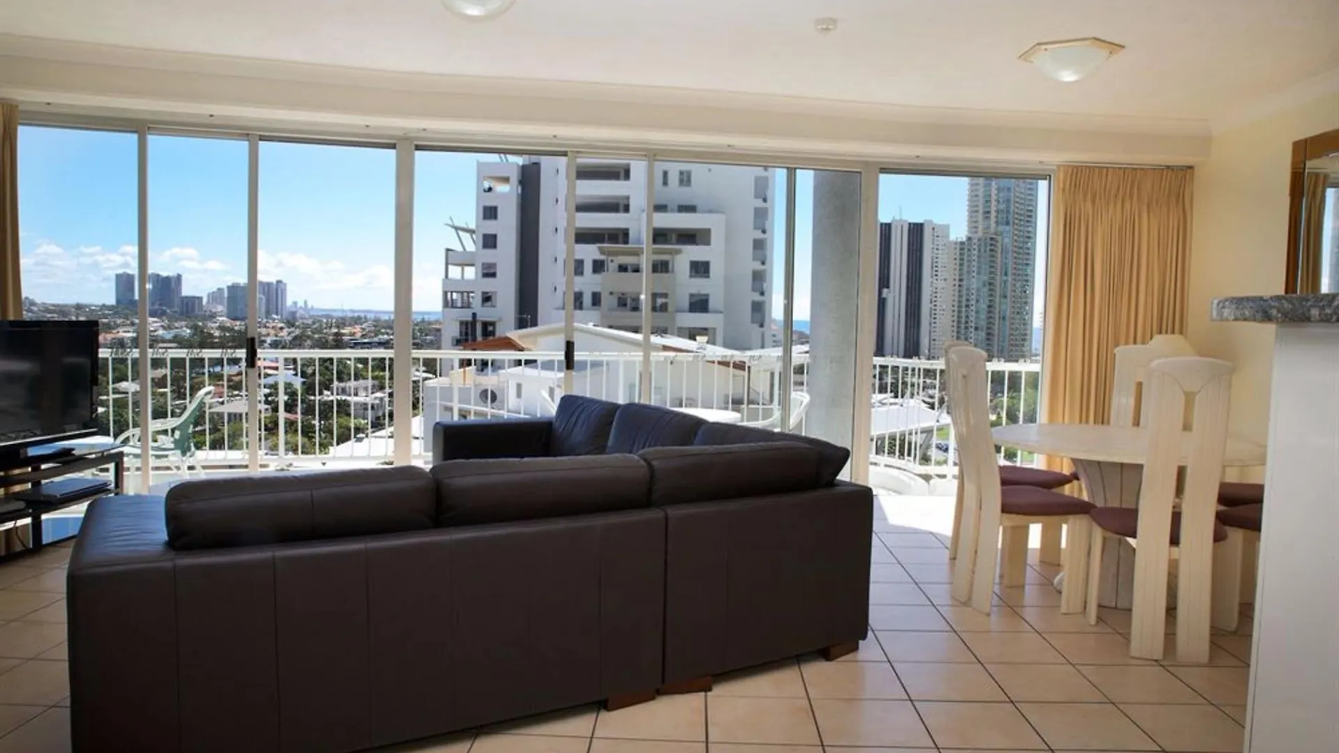 Surfers Mayfair 3* Gold Coast