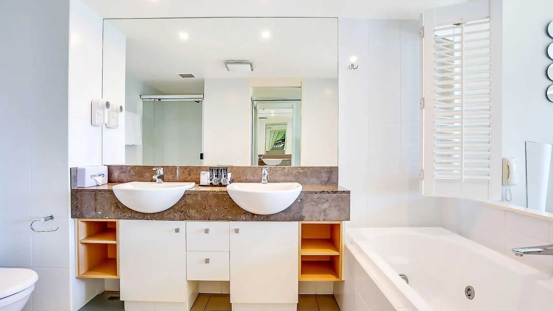 Mantra Broadbeach On The Park 4*