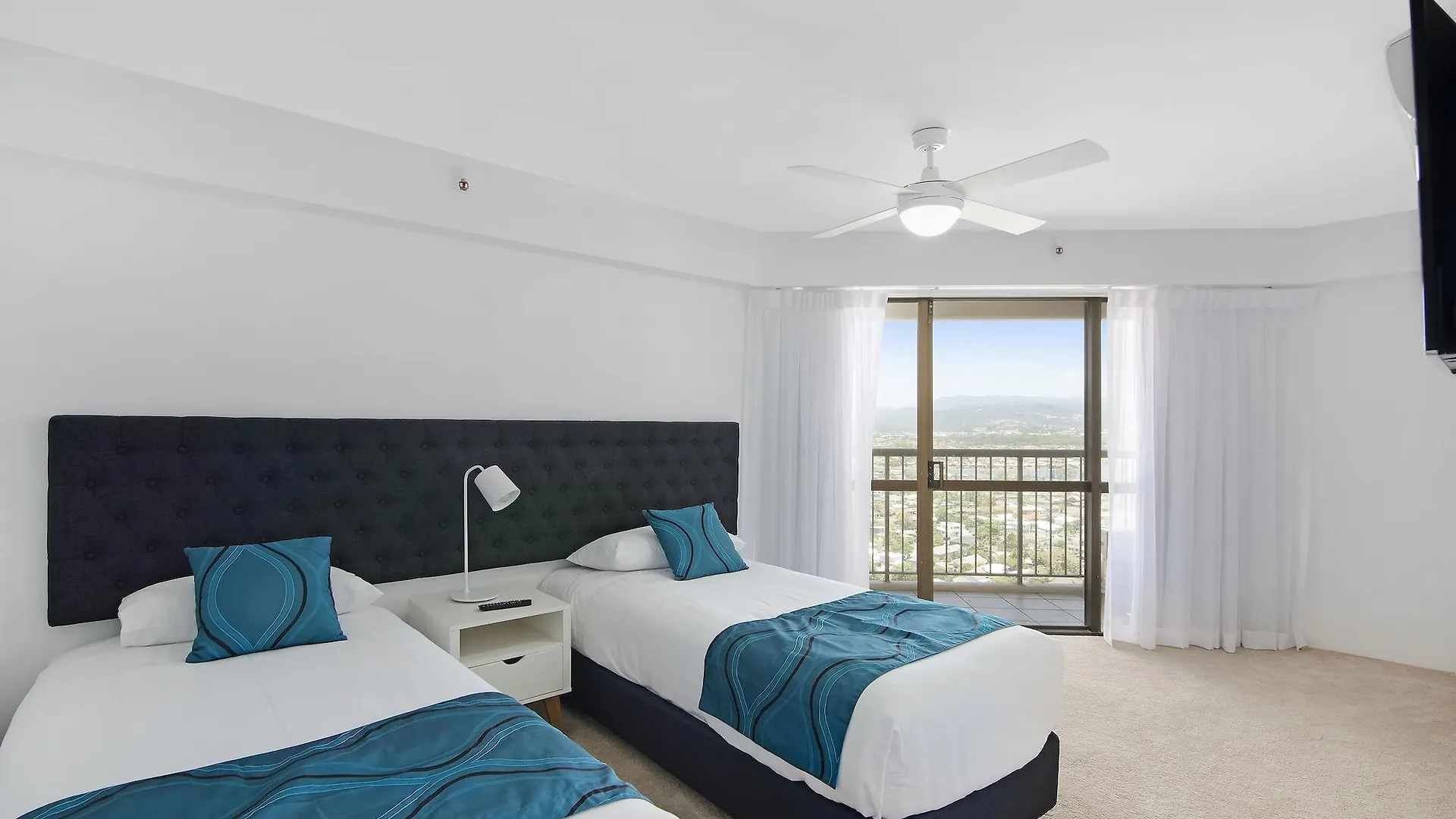 Burleigh Esplanade Aparthotel 4*