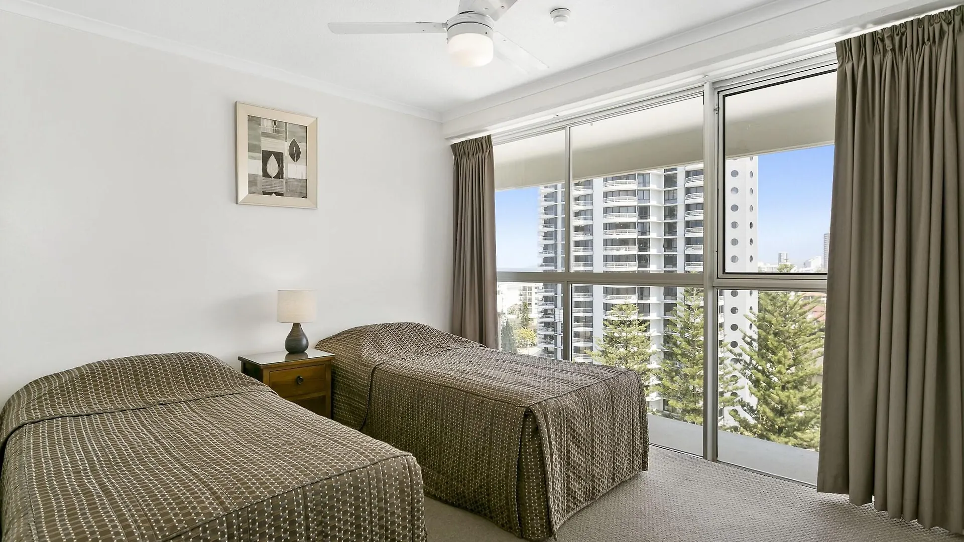 Surfers Beachside 4*