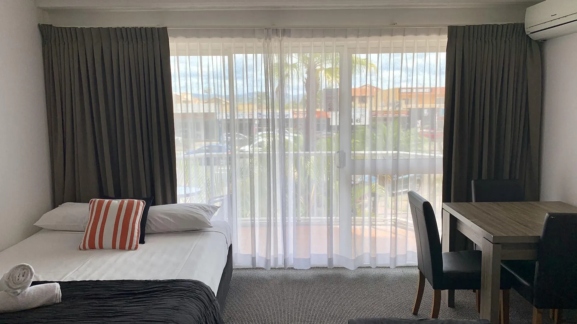 Outrigger Burleigh Hotel