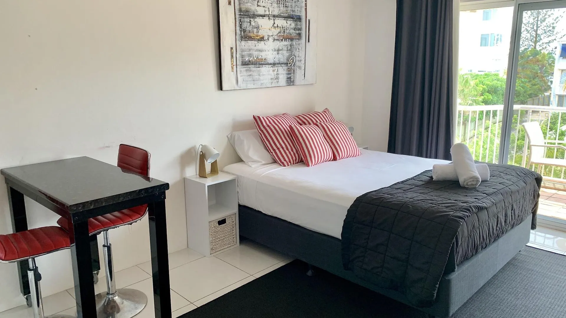 Outrigger Burleigh