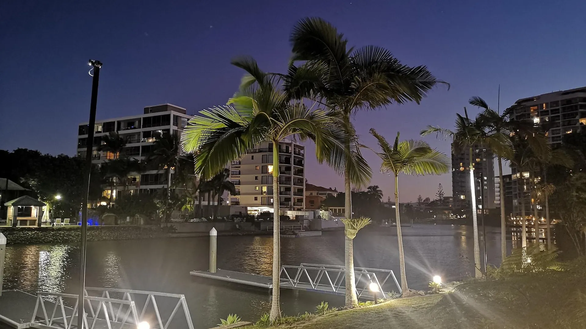 K Surfers Paradise *