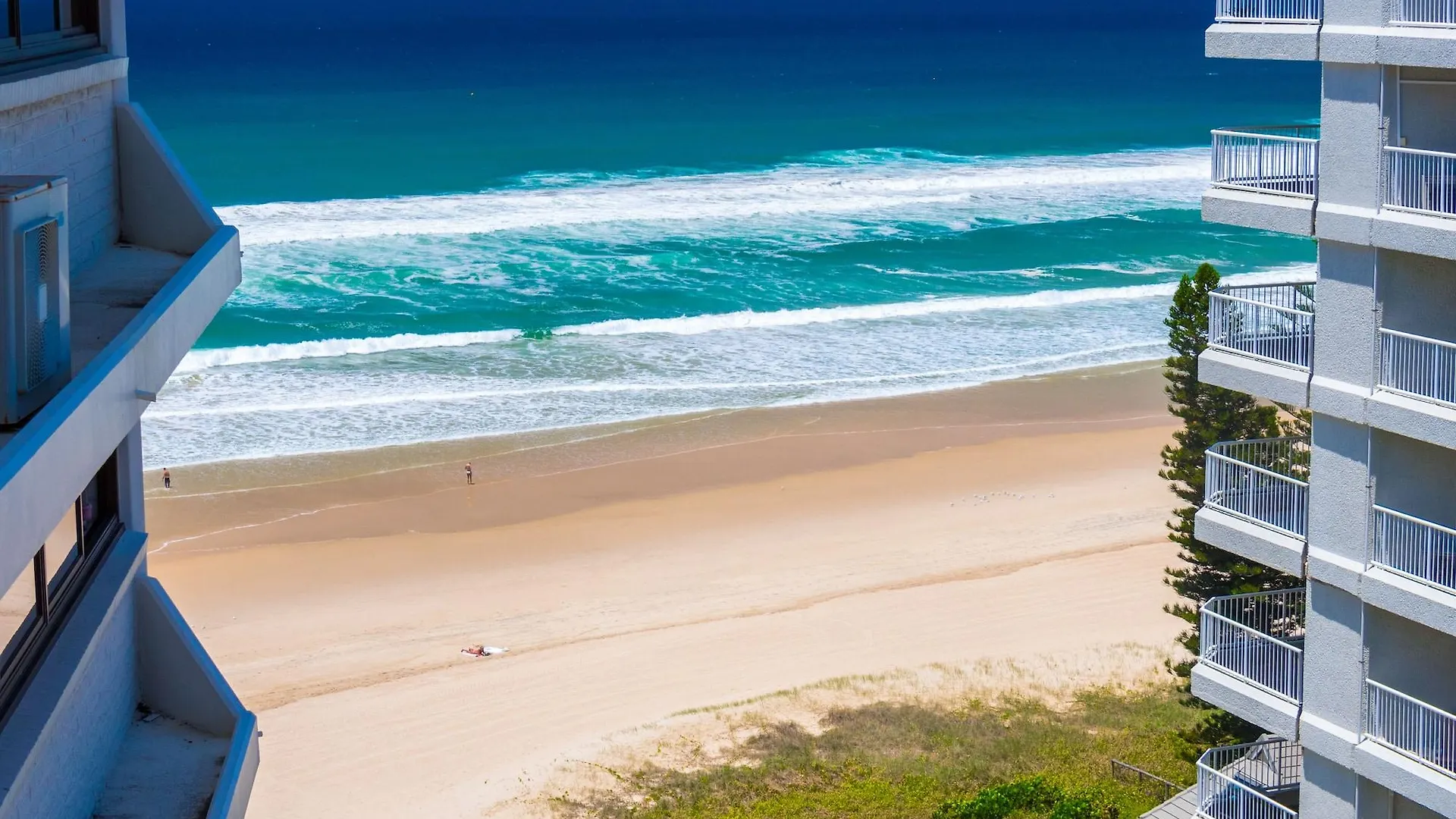 Breakers North Absolute Beachfront - Official Aparthotel 4*