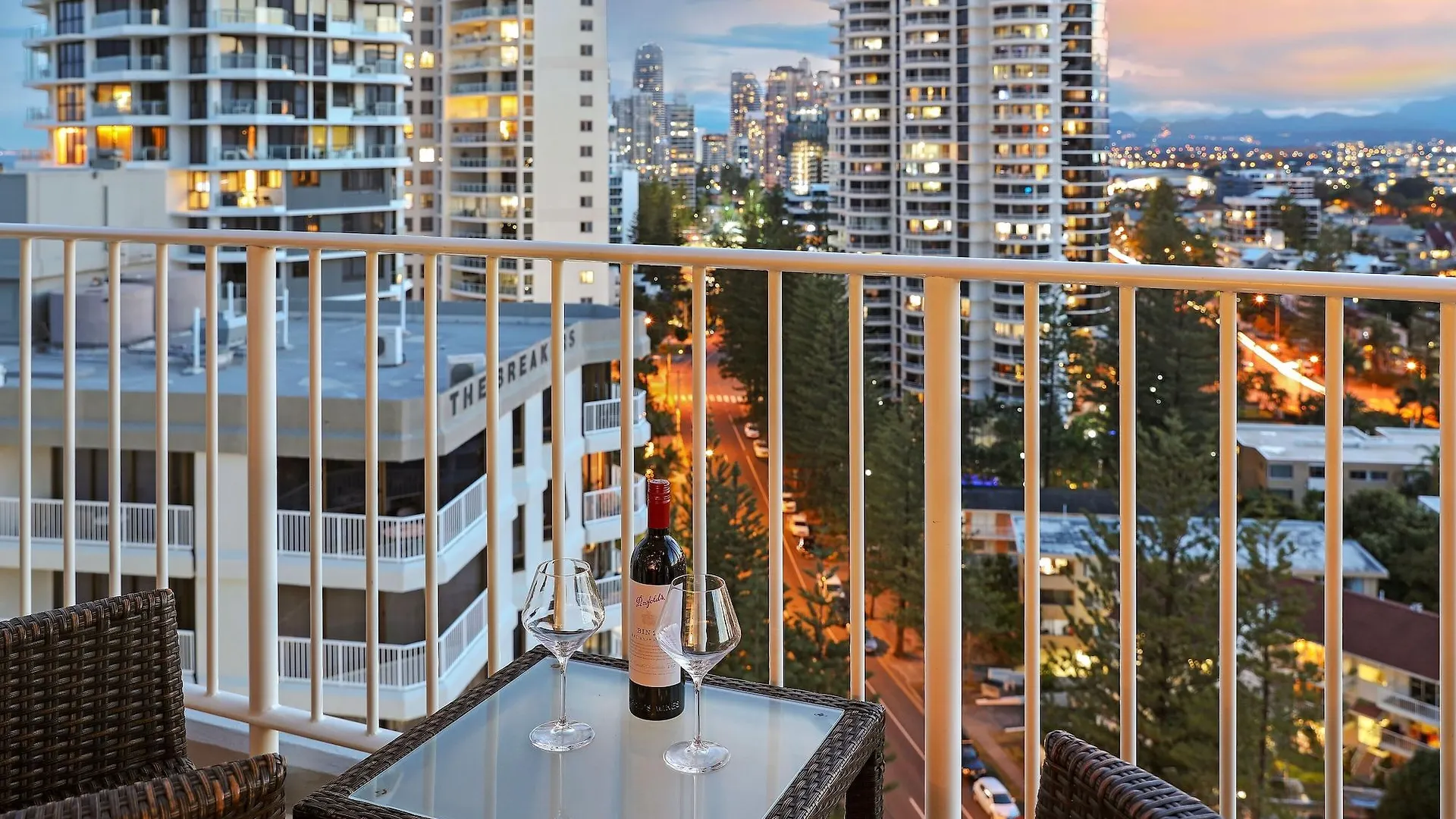 Breakers North Absolute Beachfront - Official Aparthotel Gold Coast