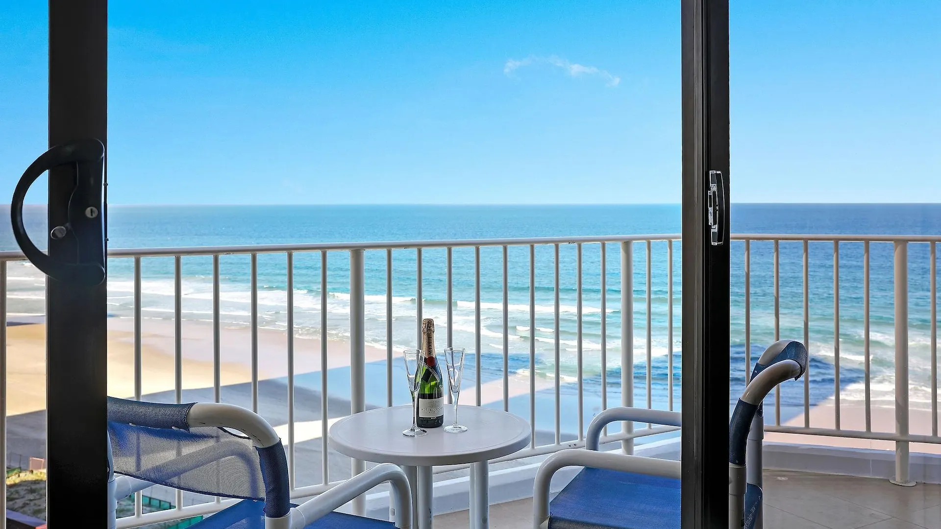 Breakers North Absolute Beachfront - Official Apart-hotel