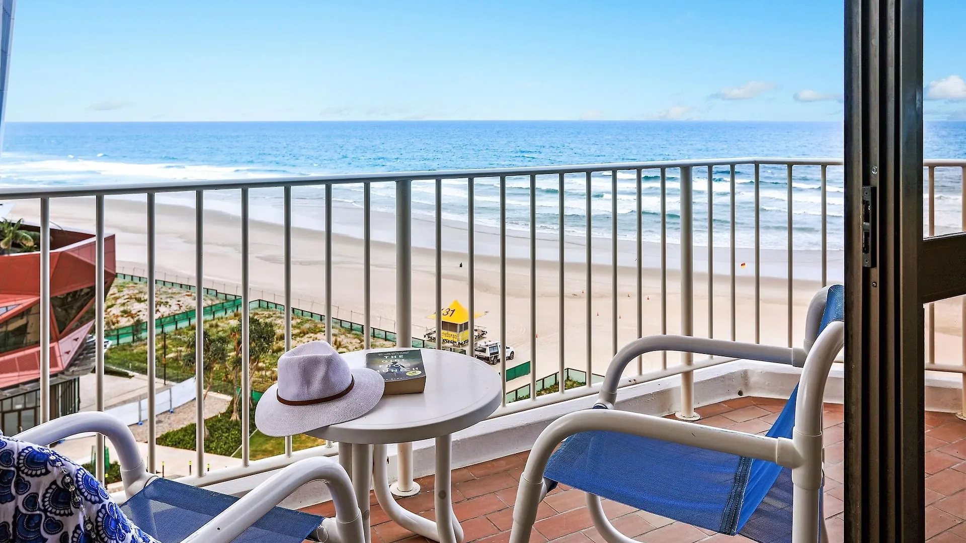 Aparthotel Breakers North Absolute Beachfront - Official Gold Coast