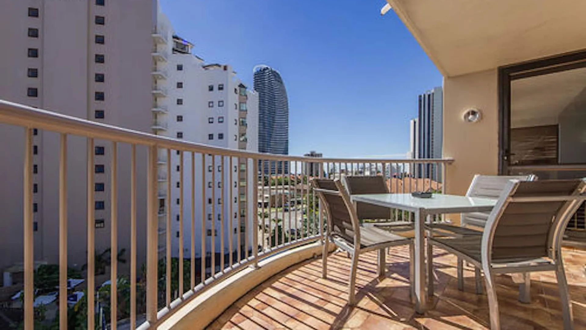 Hotel apartamentowy Broadbeach Travel