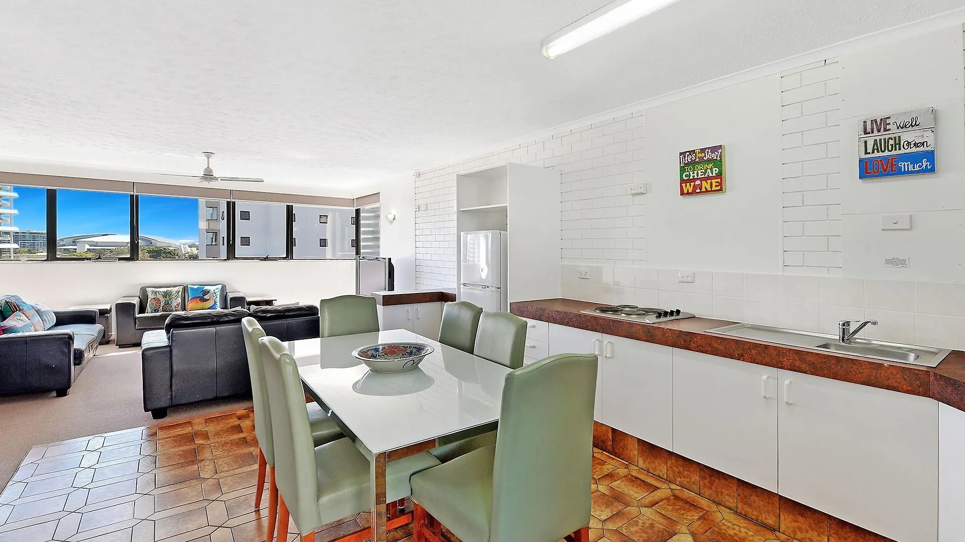 Hotel apartamentowy Broadbeach Travel