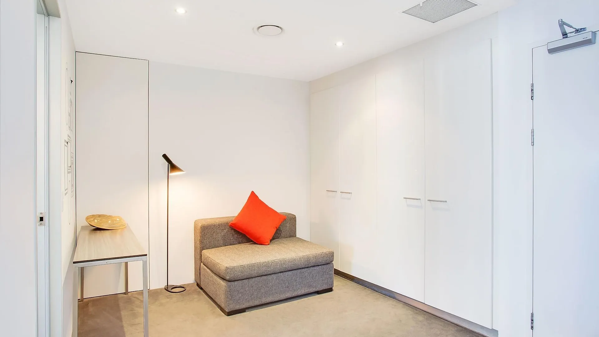 Aparthotel Mantra Circle On Cavill 4*