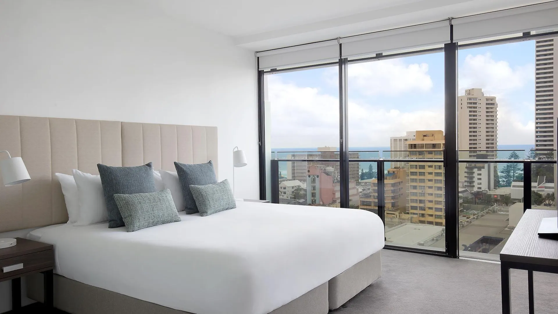 Mantra Circle On Cavill 4* Gold Coast