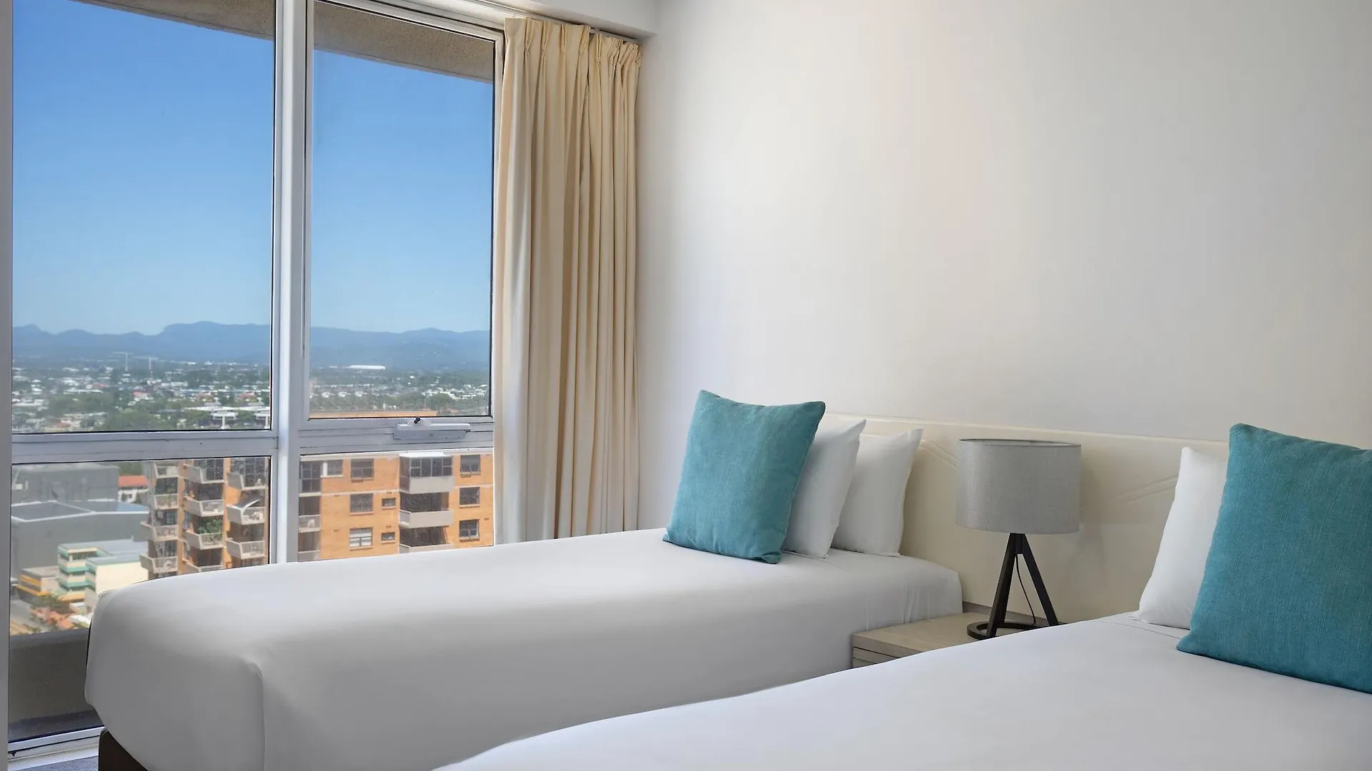 Paradise Centre 4*