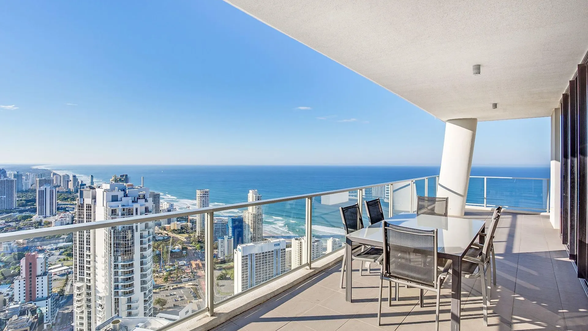 Mantra Circle On Cavill Aparthotel 4*