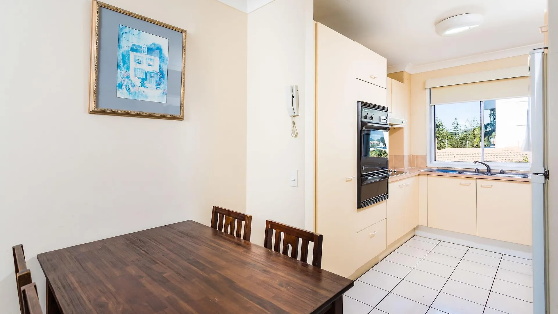 Burleigh Point Aparthotel 3*