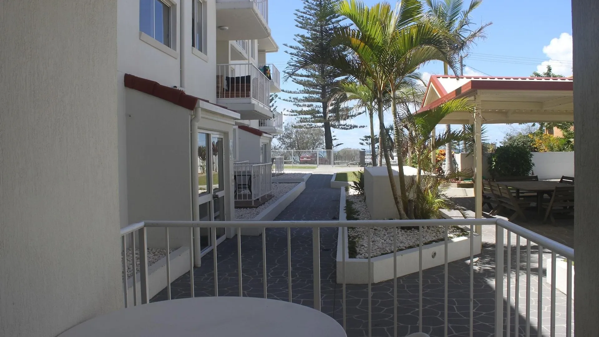 Aparthotel Burleigh Point 3*